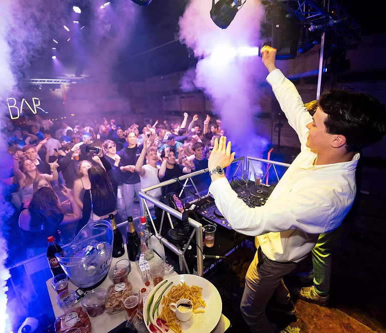 DJ's